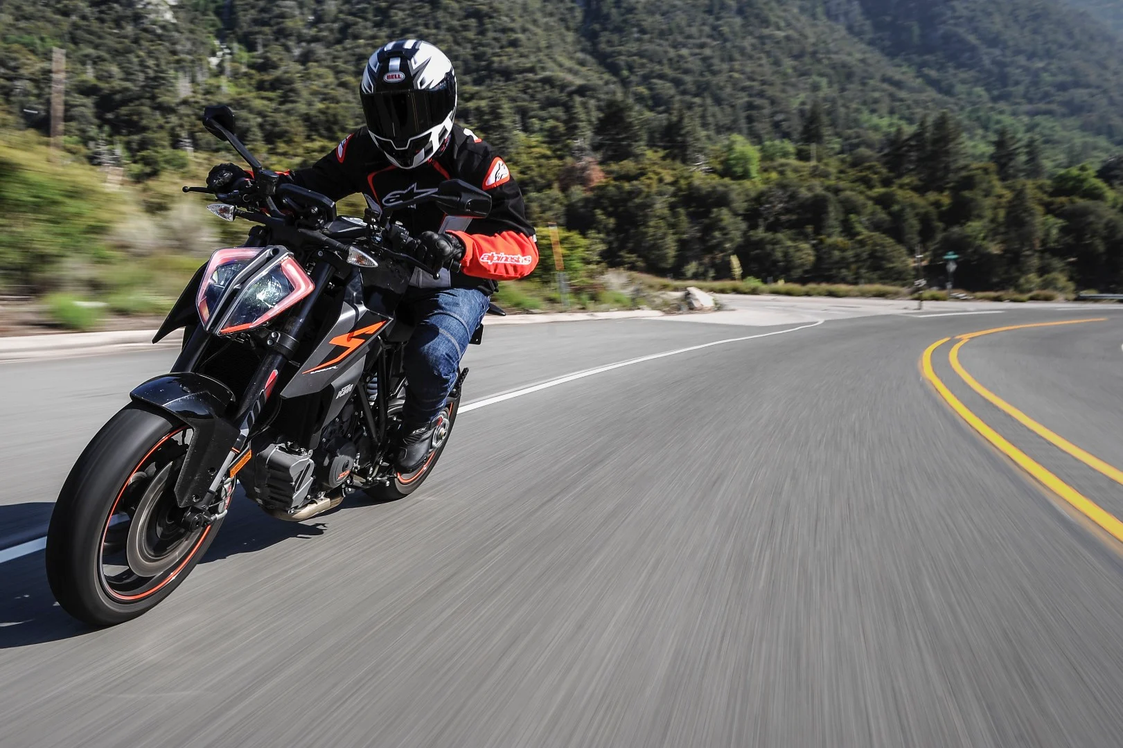 Rider pushes limits on 2018 KTM 1290 Super Duke along the highway